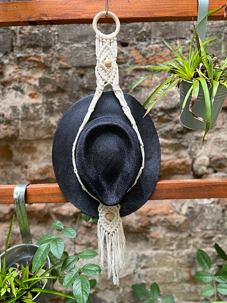 Držák na klobouky Boho styl