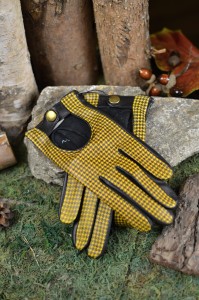 Leather gloves with yellow and black rooster print
