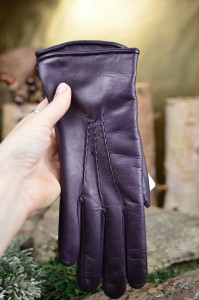 Winter gloves with hand embroidery