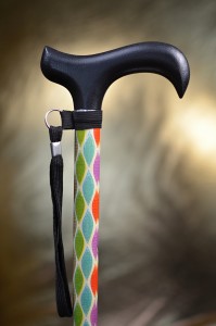 Walking cane with adjustable length